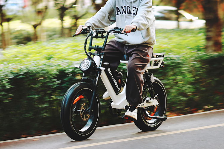 Urban Commuting: Roll Road Moped-Style Ebikes