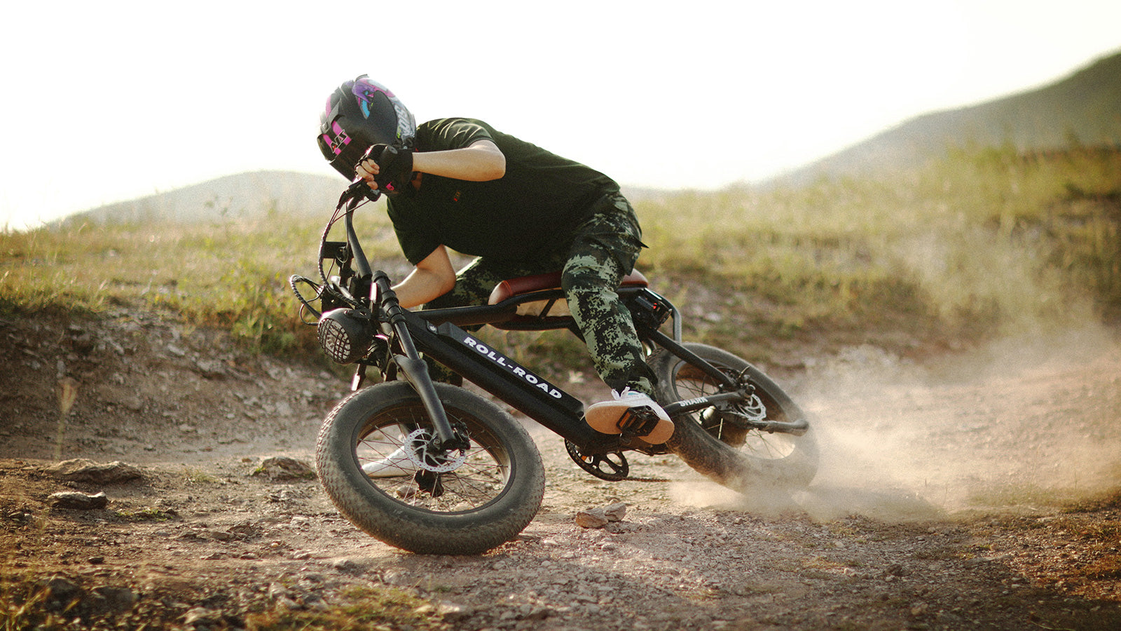 Roll-Road Shark: The Perfect Double-Rider Moped-Style E-Bike